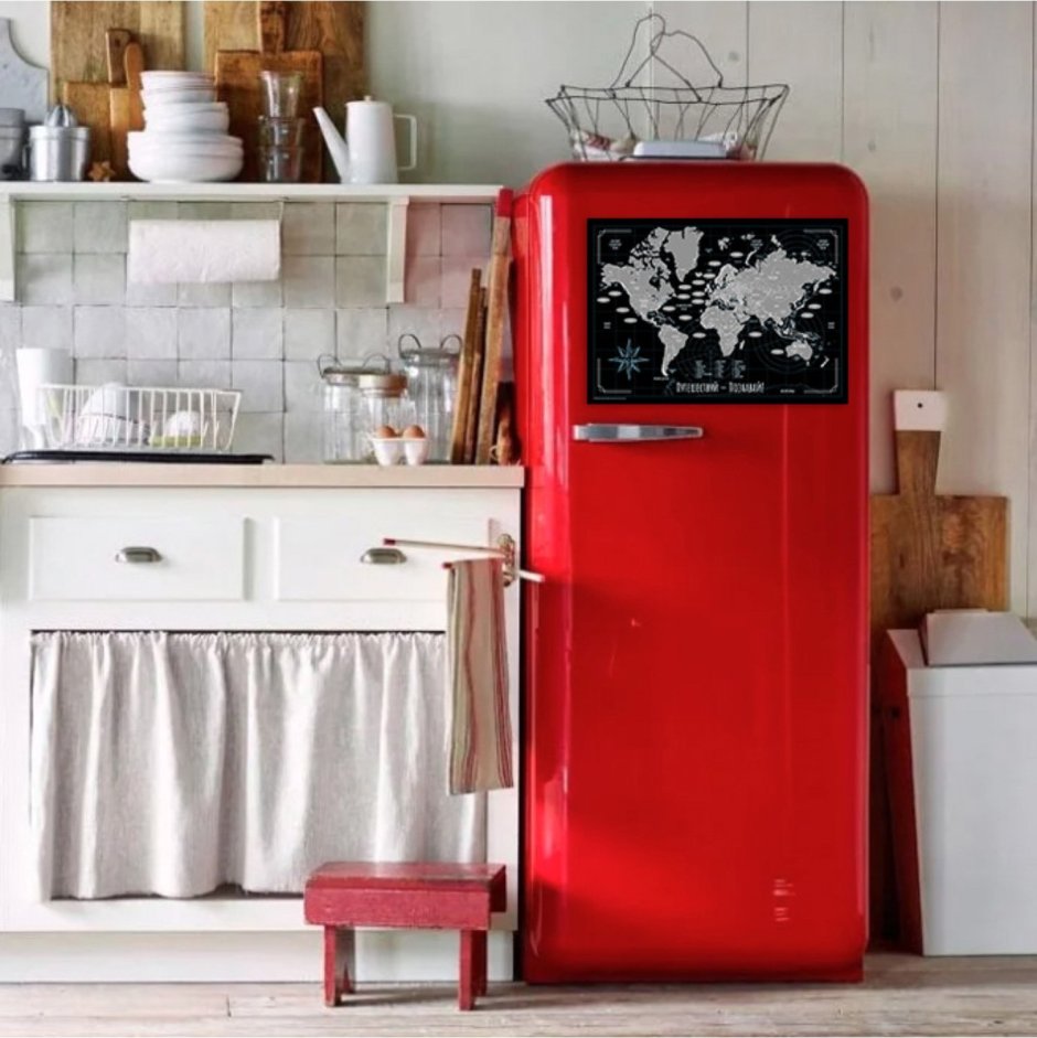 Красный холодильник