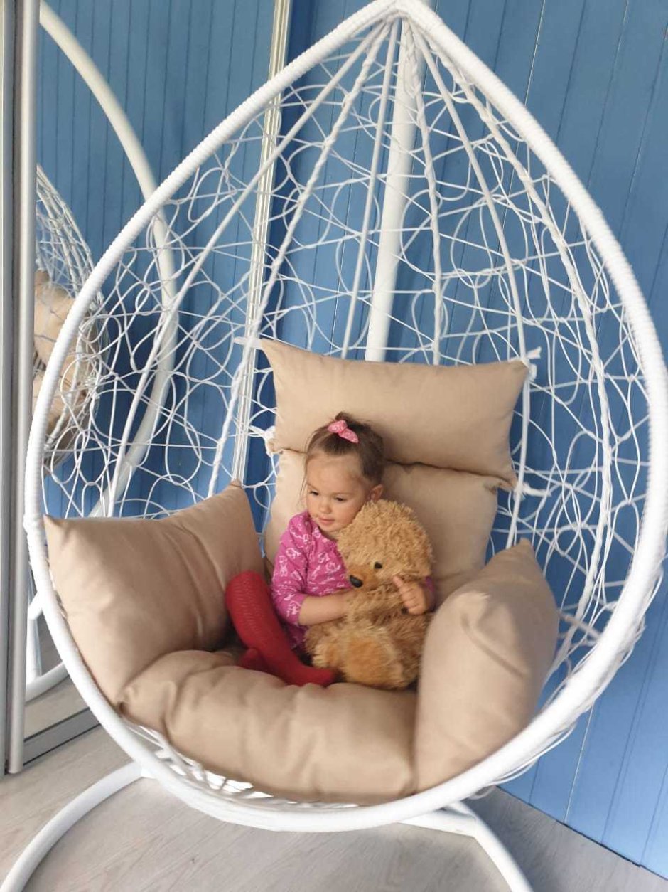Подвесное кресло на природе