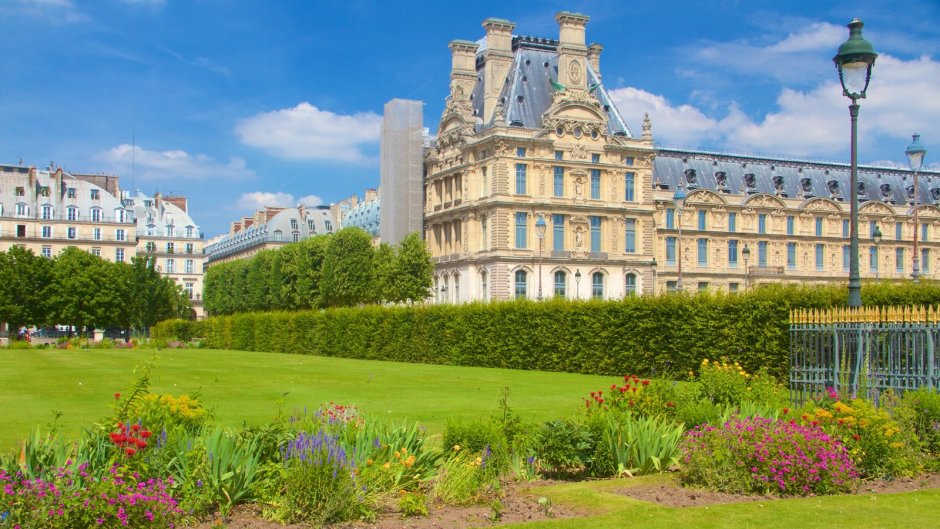 Сад и дворец Тюильри в Париже
