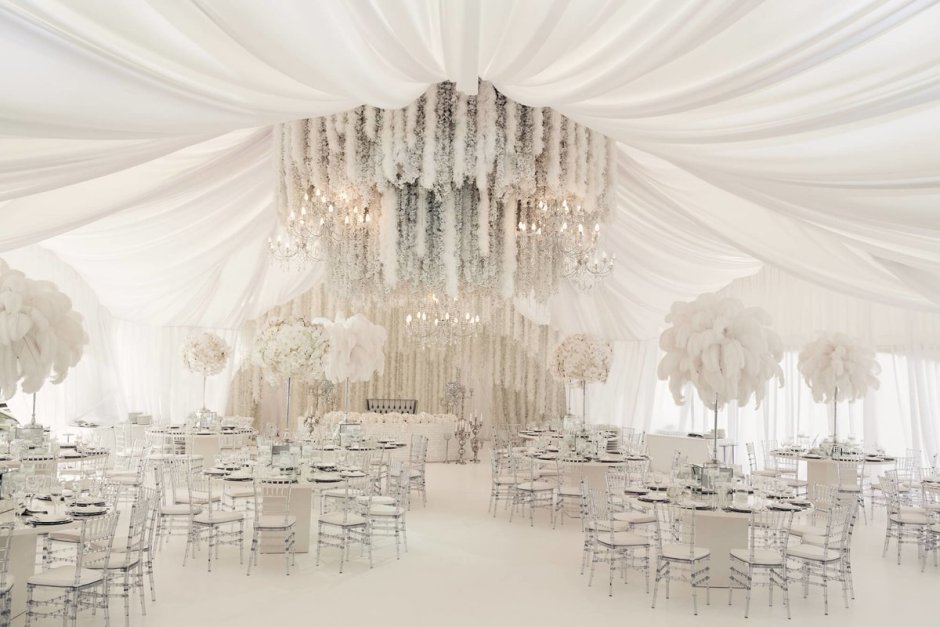 Свадебный зал в белом цвете