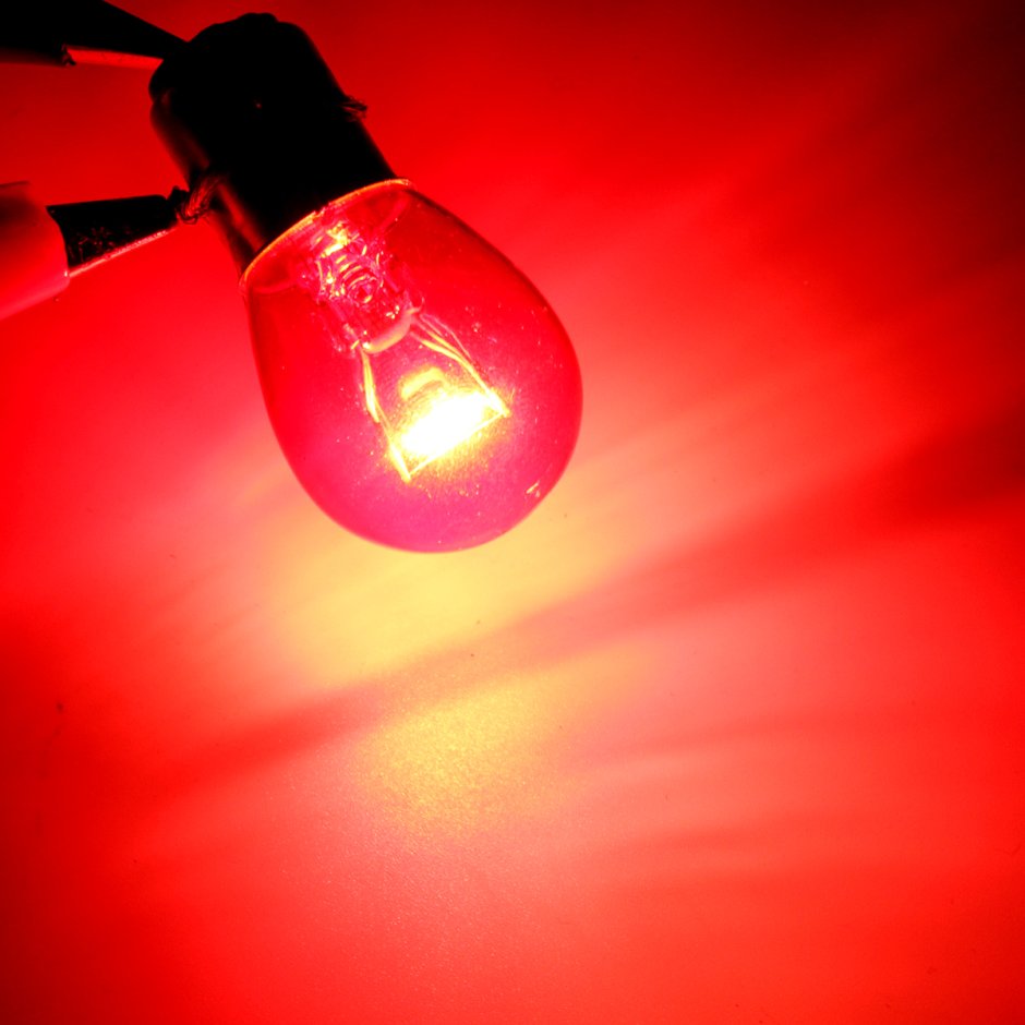 Лампа энергосберегающая e27 g45 9w красная