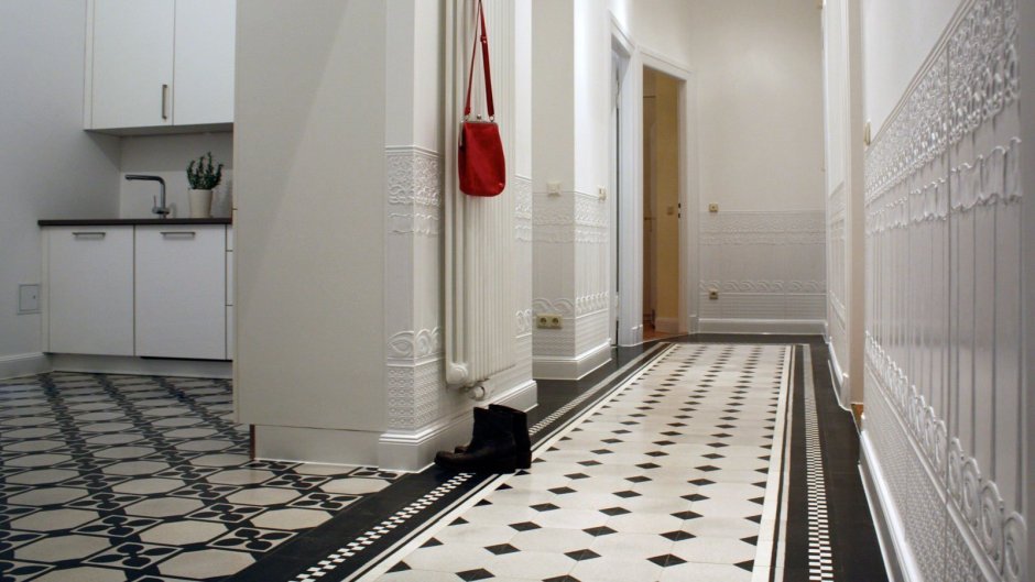 Метлахская плитка в коридоре