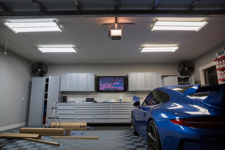 Необычное освещение гараж