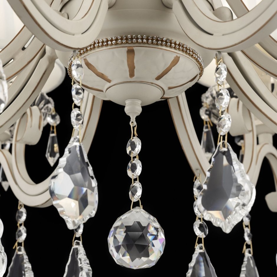 Хрустальная люстра в интерьере