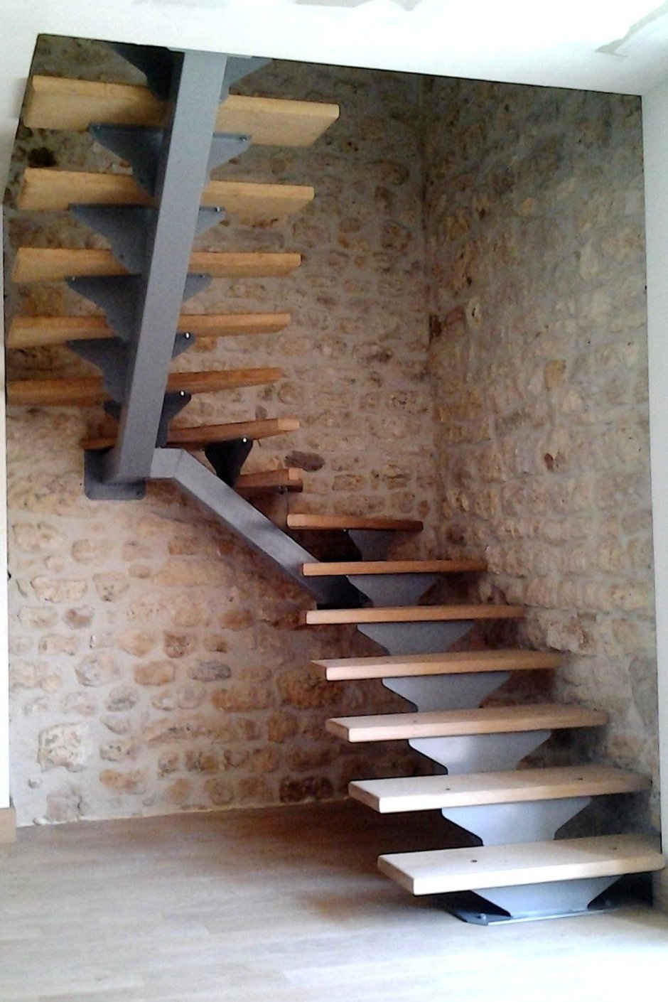 Ограждение лестницы с забежными ступенями
