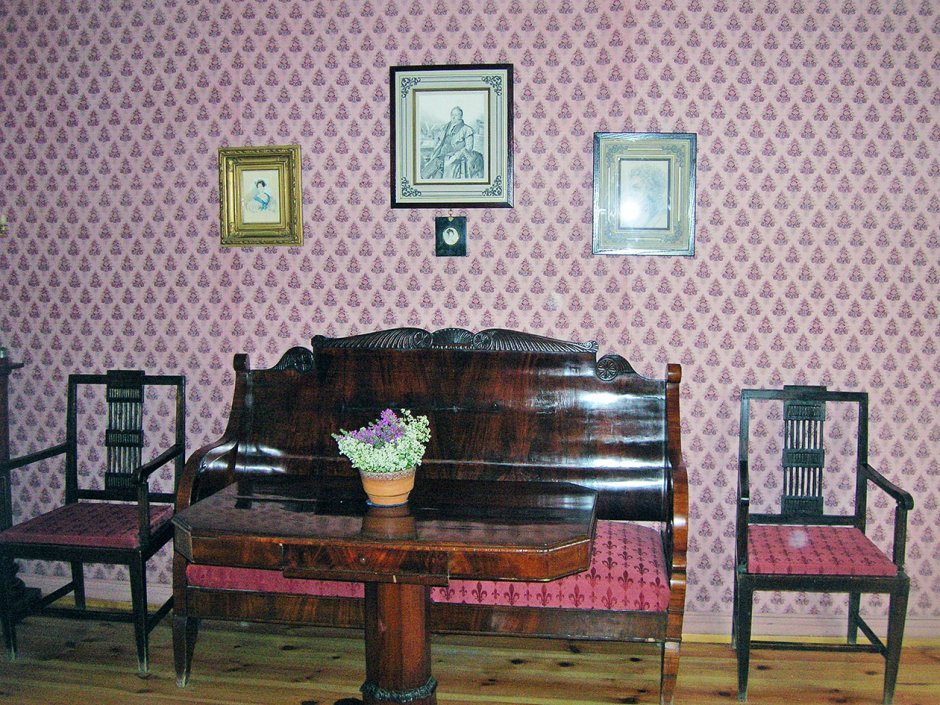 Стол Пушкина в Михайловском