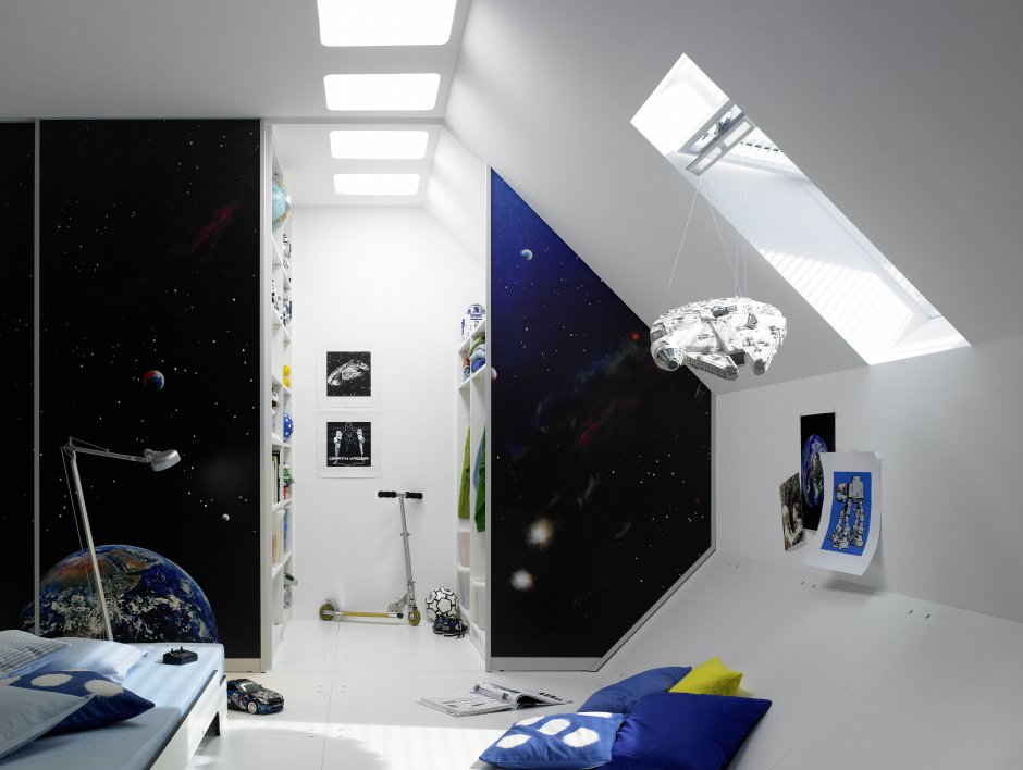 Мансардная комната в космическом стиле