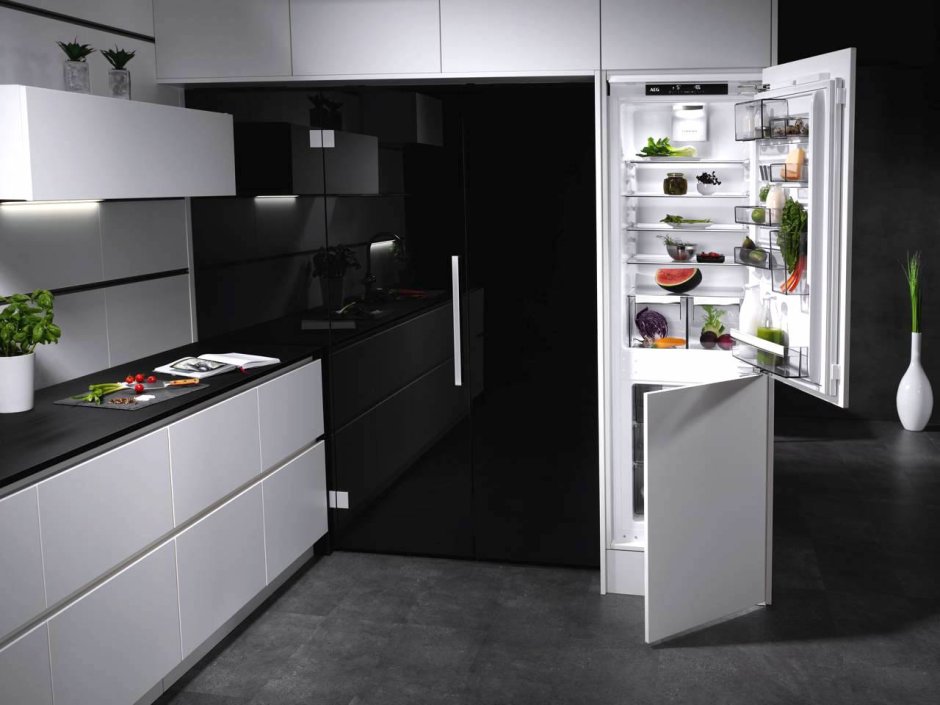 Холодильник Liebherr CBNEF 5715 Comfort BIOFRESH NOFROST
