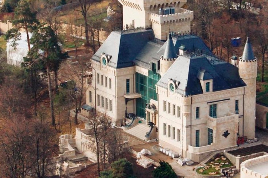 Замок Галкина в деревне
