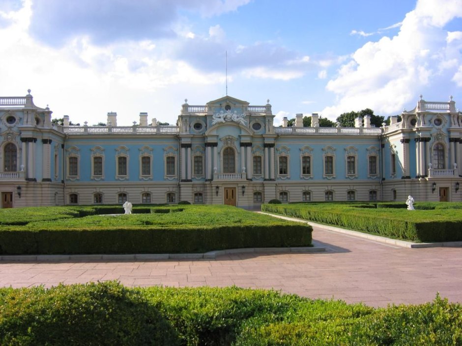 Мариинский дворец в Киеве зимой