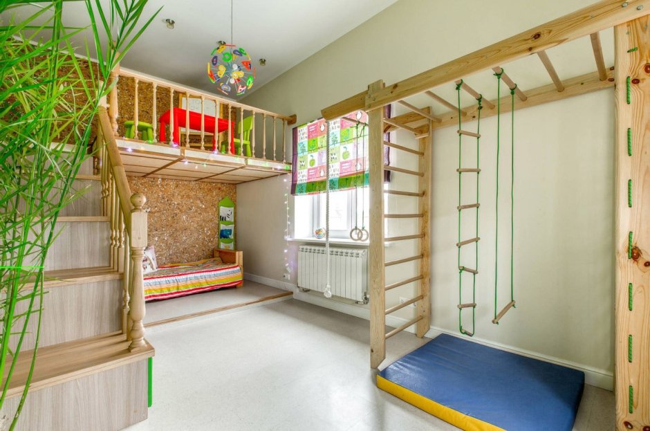 Грифельная доска в детской комнате и шведская стенка