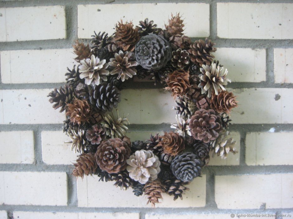 Цветы из шишек