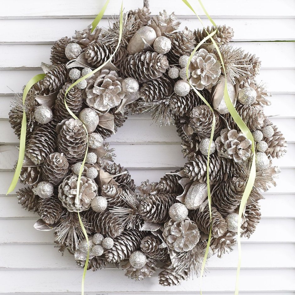 Декор из шишек