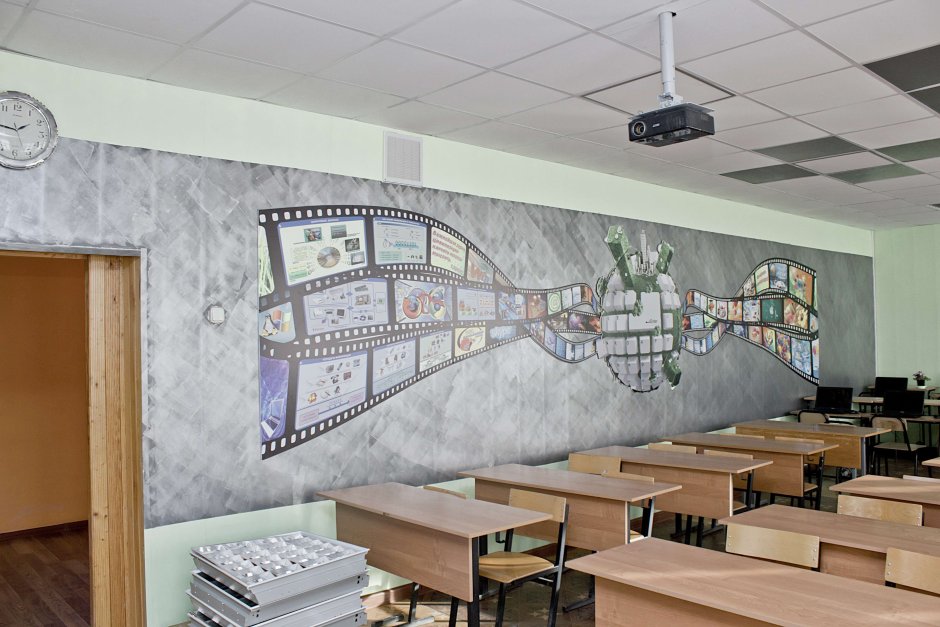 Стены в кабинете начальных классов