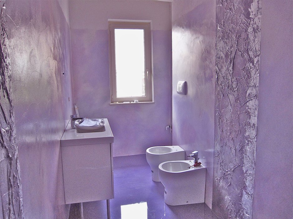 Оригинальная покраска стен в ванной своими руками