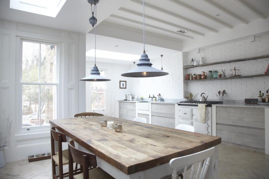 Кухня гостиная в скандинавском стиле с деревянной столешницей