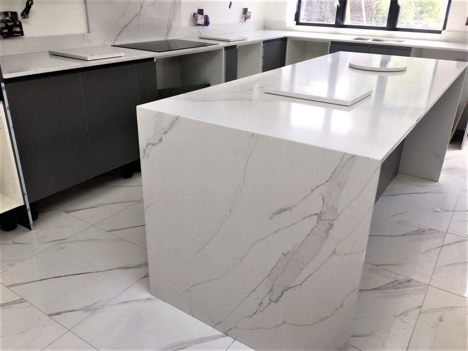 Compaq Quartz Calacatta 0700