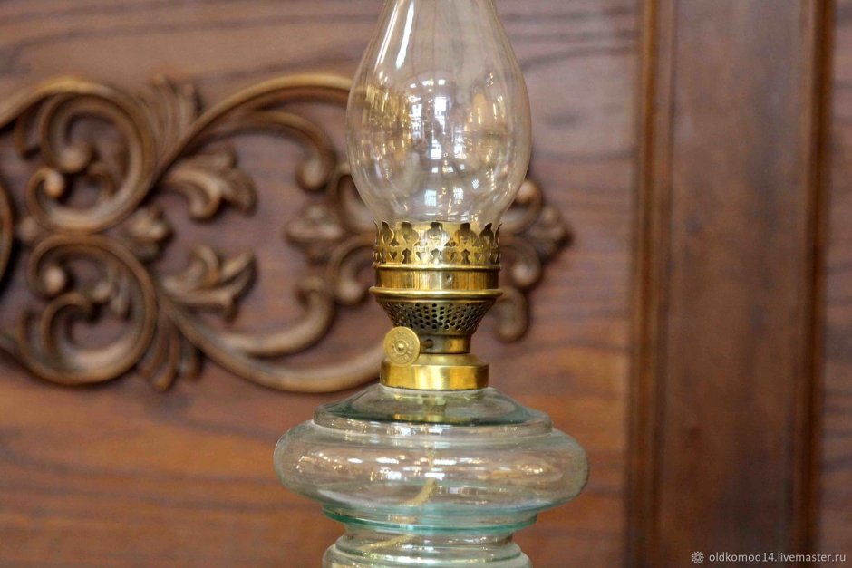 Керосиновая лампа старинная