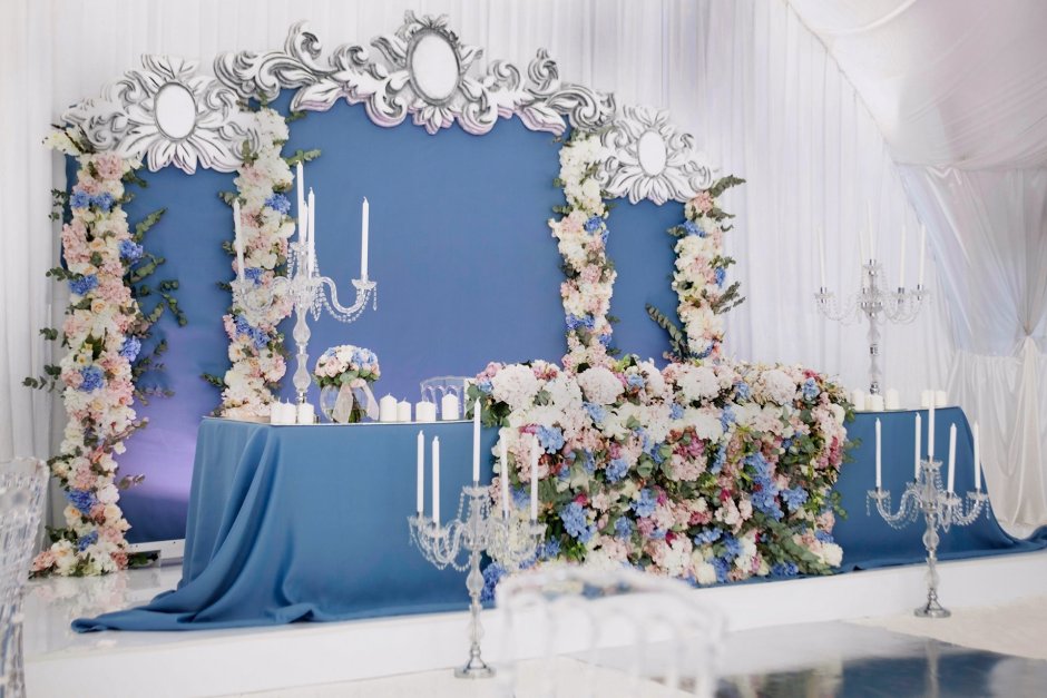 Фотозона на свадьбу в синем цвете