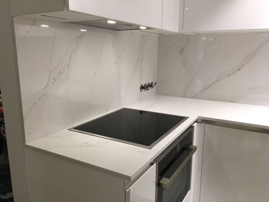 Мрамор Nero Marquina столешница