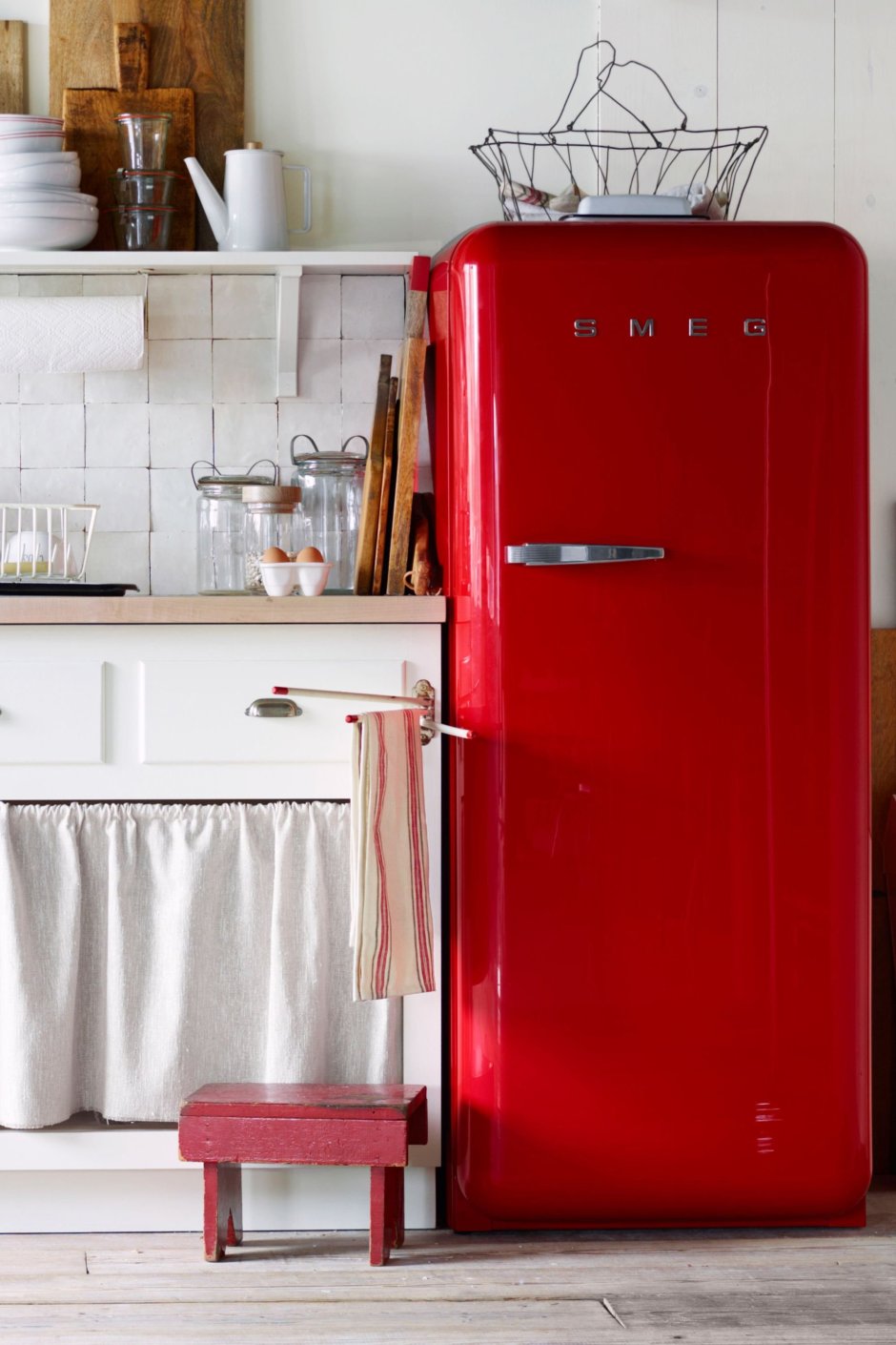 Холодильник Smeg ретро красный