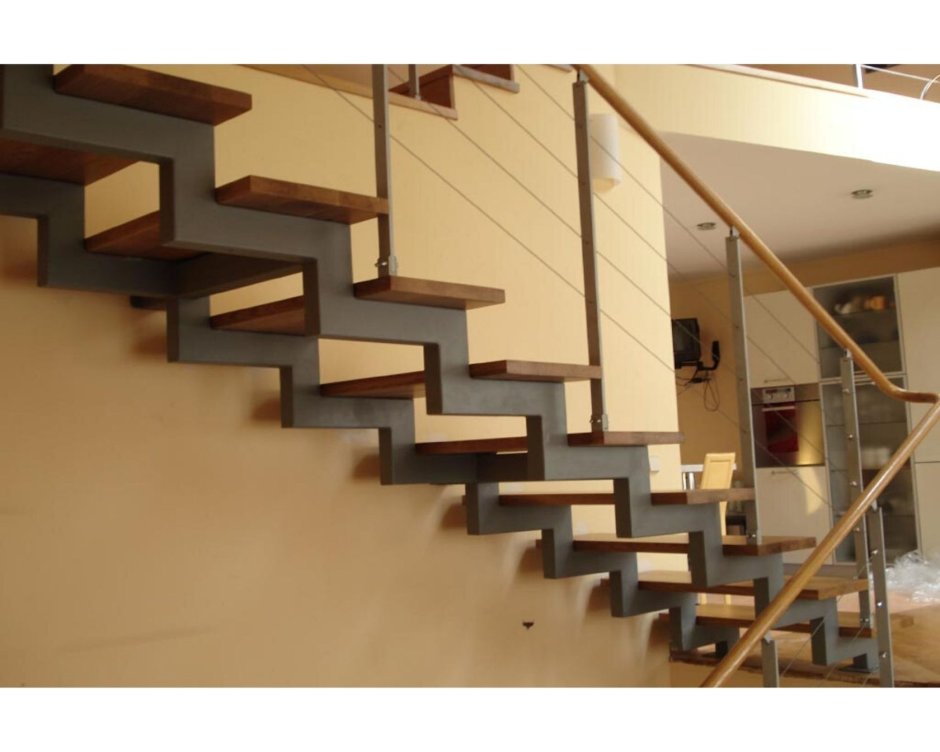 Лестницы на монокосоуре из металла в стиле лофт