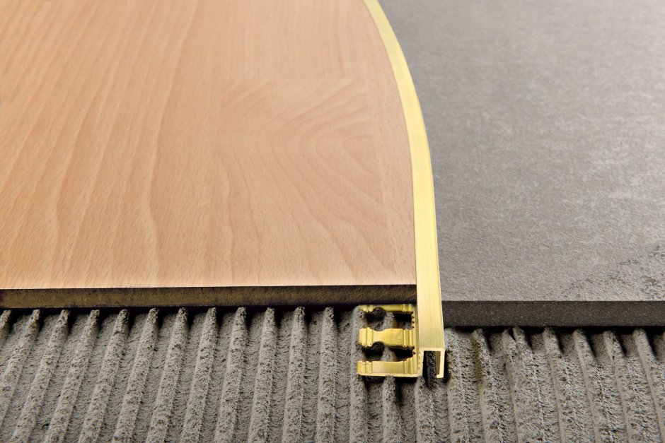 Стыковочный профиль для плитки и ламината