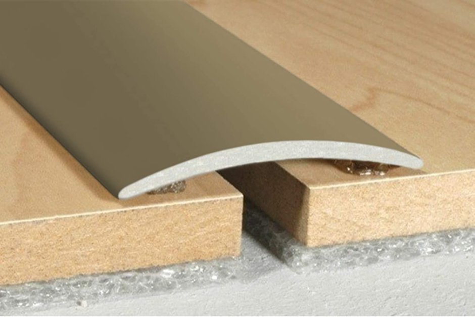 Ламинат между комнатами