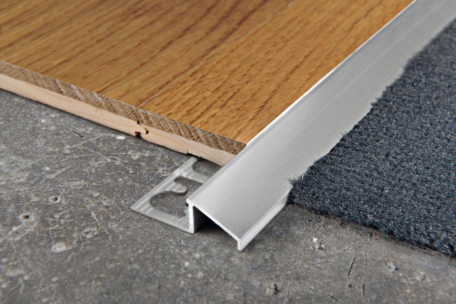 Плитка с ламинатом в коридоре