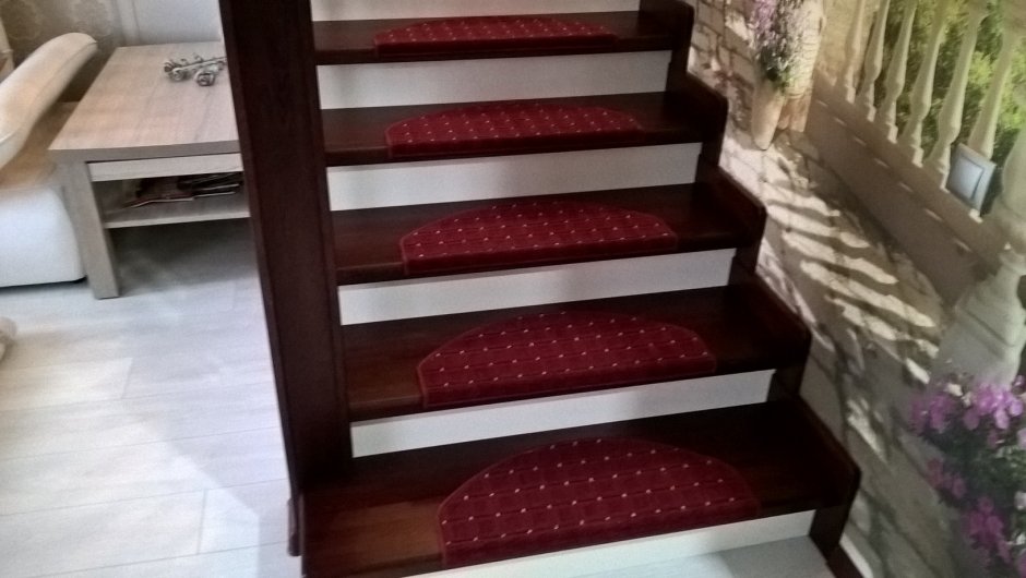 Накладки на ступени деревянной лестницы