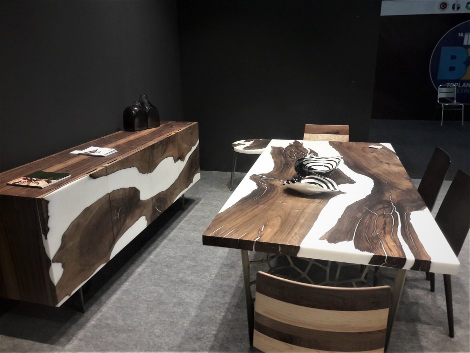 Креативные столы из дерева