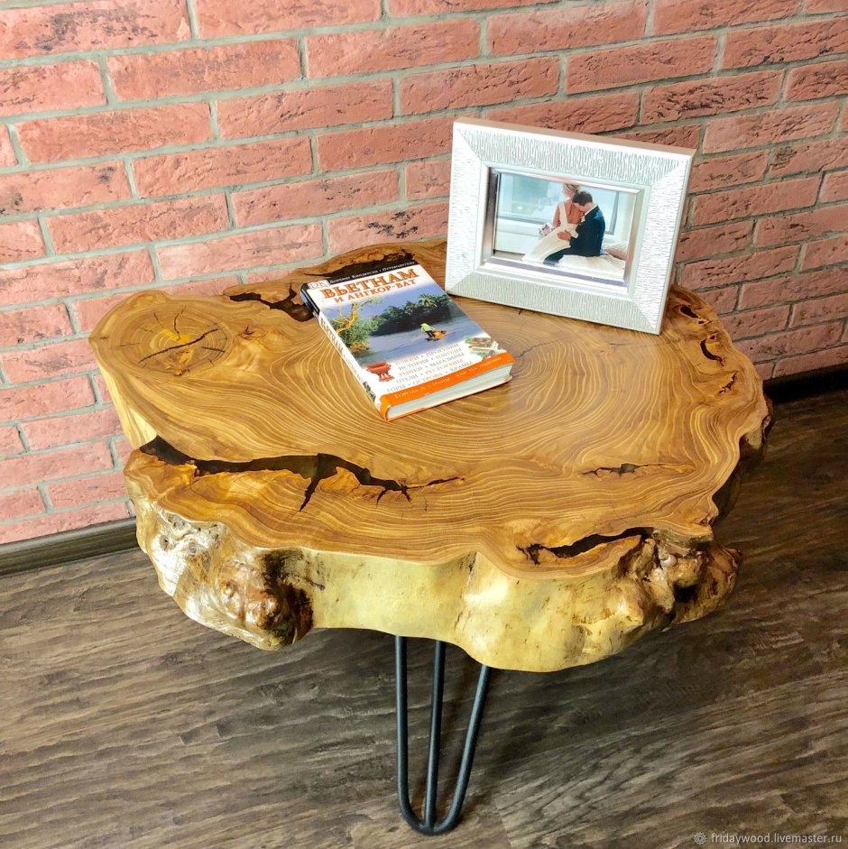 Столик из цельного дерева