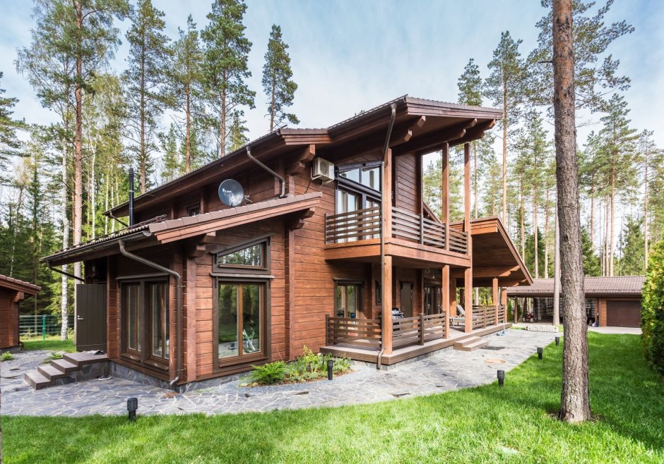 Интерьер спальни в доме из клееного бруса