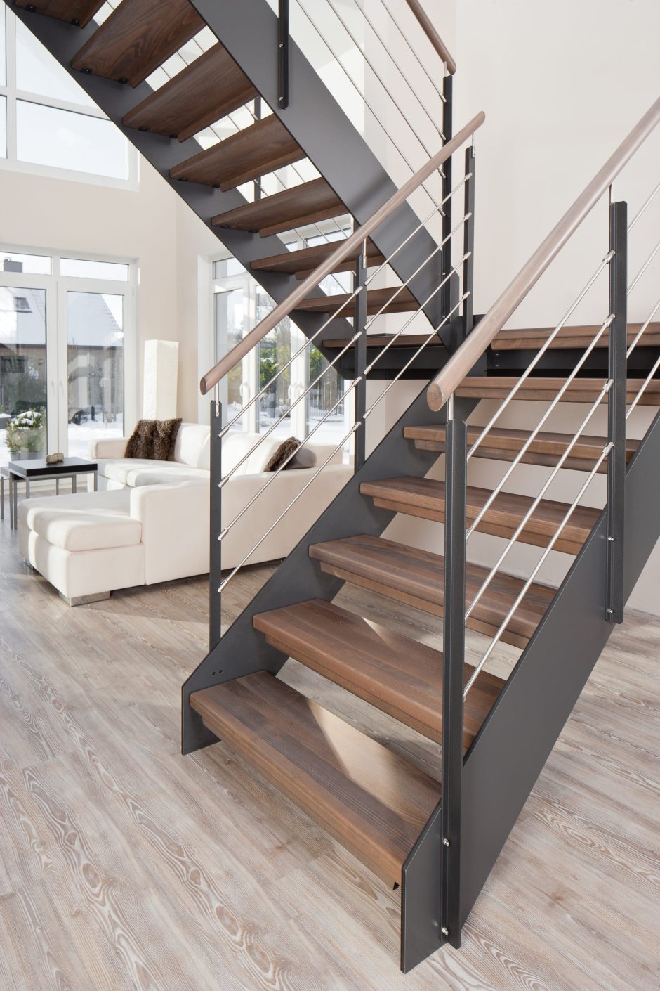 Лестница металлокаркас с деревянными ступенями