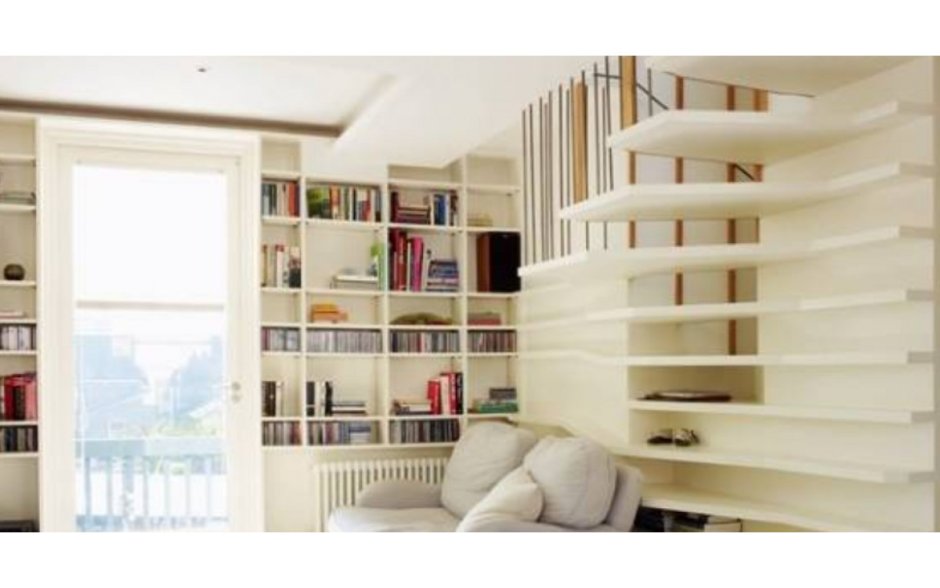Современный книжный шкаф до потолка