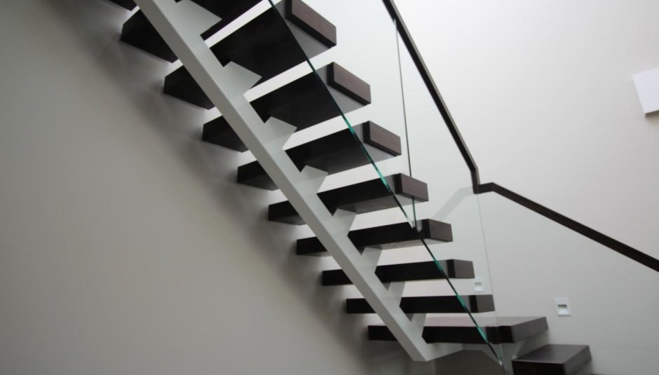 Лестница гусиный шаг на металлическом косоуре