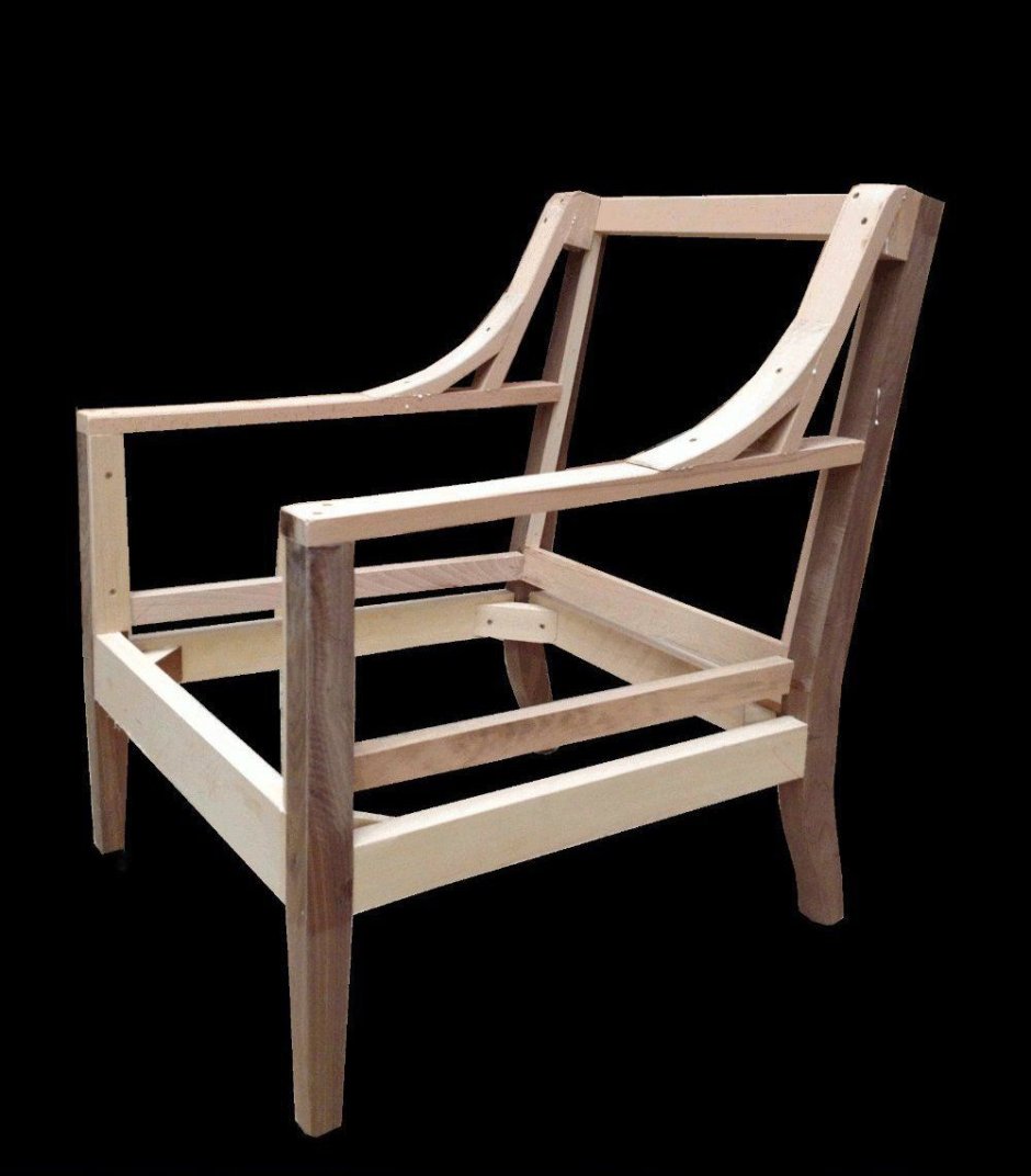 Кресло со спинкой из дерева