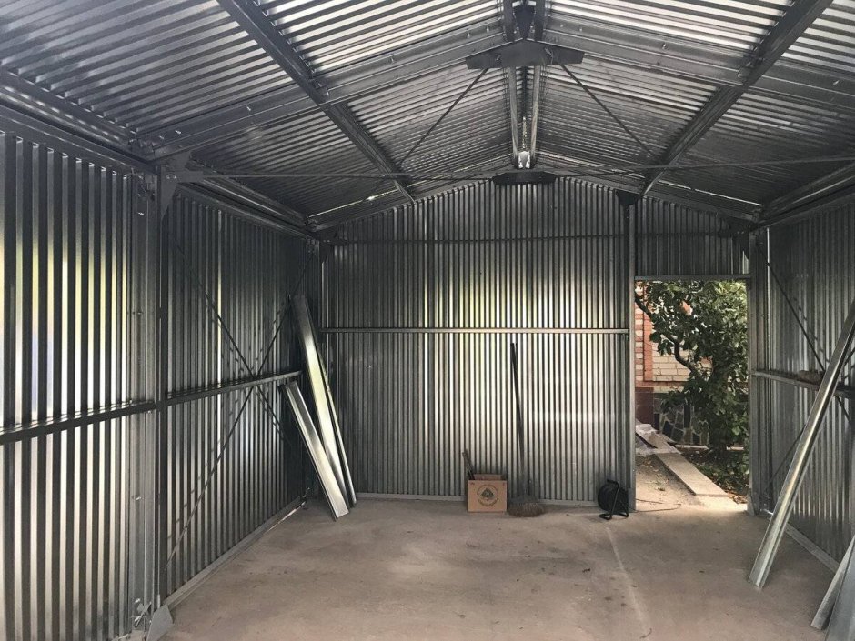 Гараж из профнастила 7024