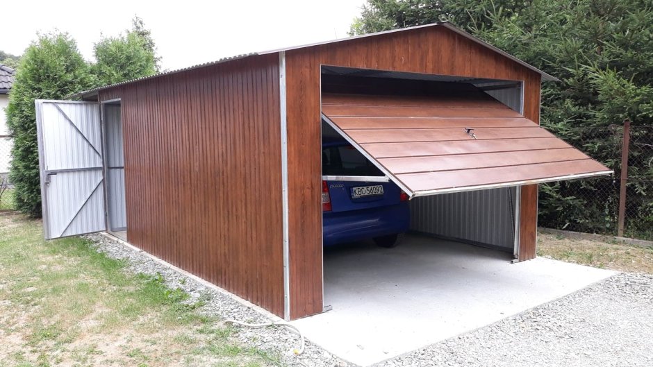 Большой гараж из профнастила