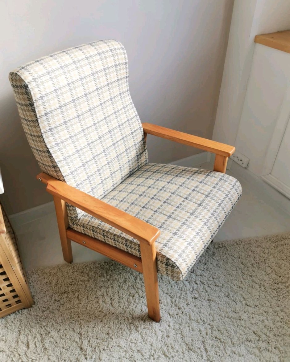Отреставрированные старые кресла