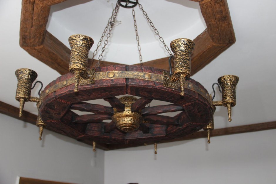 Люстры в старинном стиле