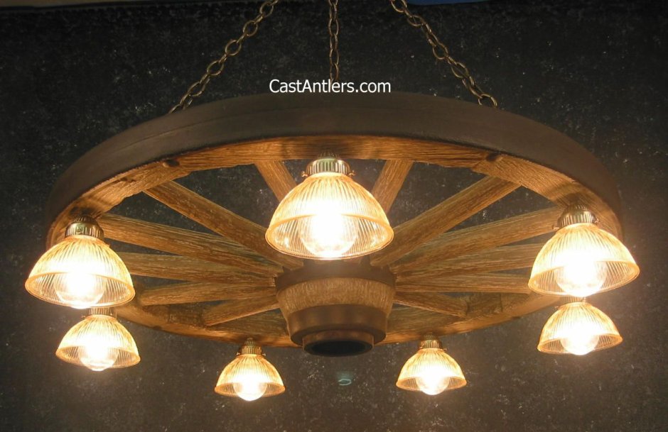 Люстра из колеса с гирляндой