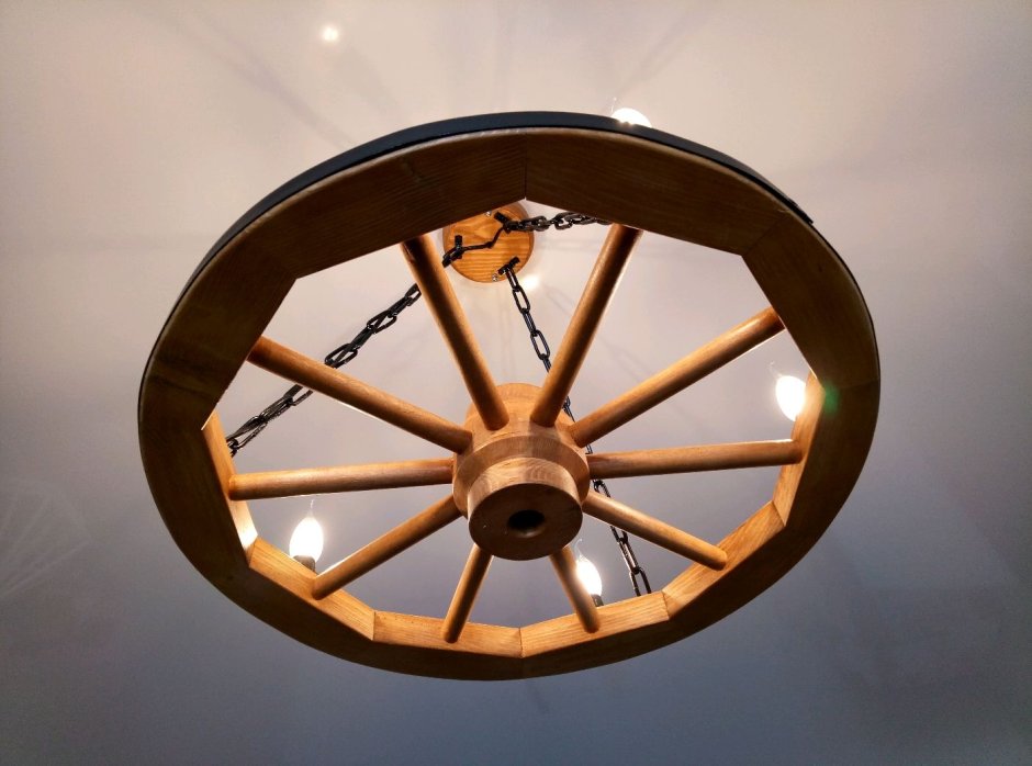 Люстра колесо от телеги