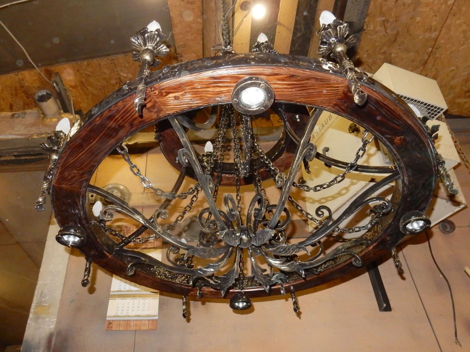 Лестница ковка светильник колесо