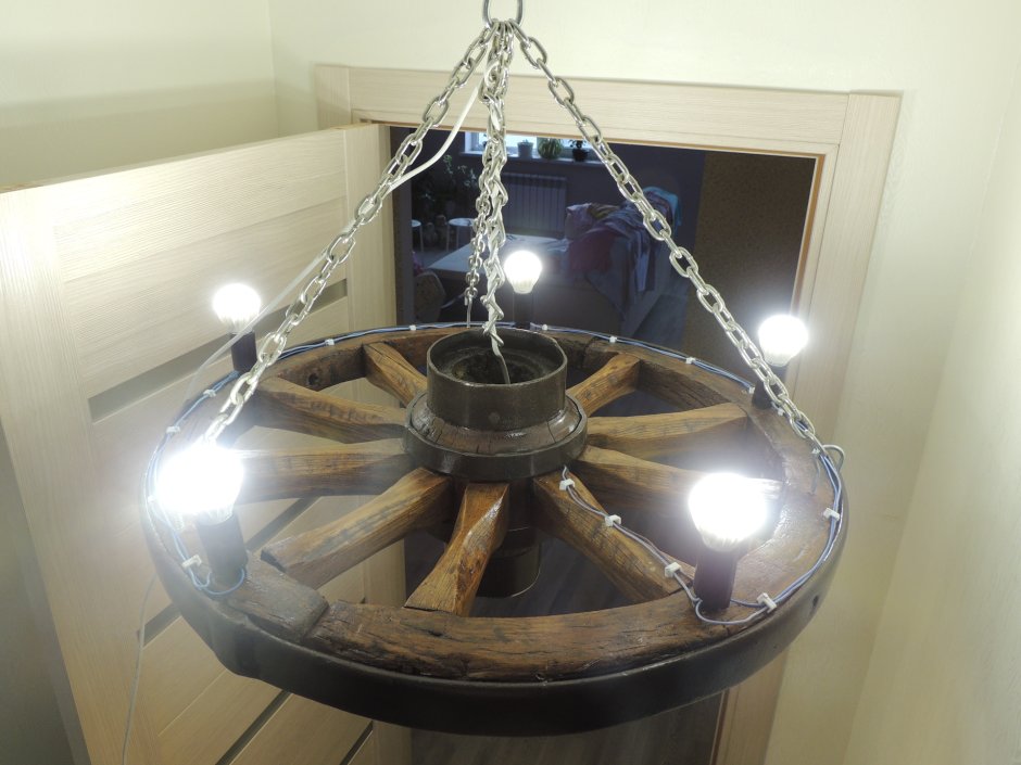 Люстра из колеса