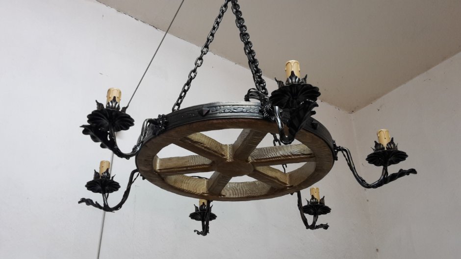 Старинные люстры из жести