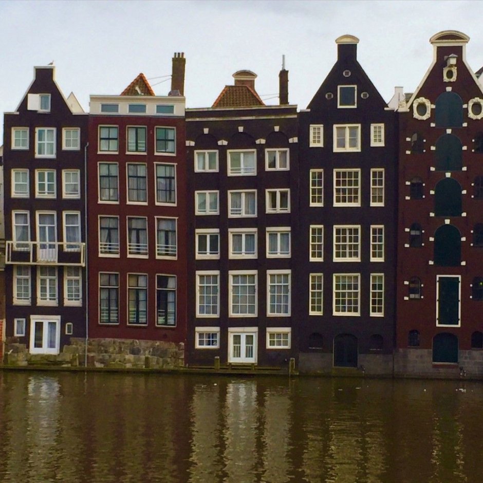 Дома разноцветные в голландском стиле