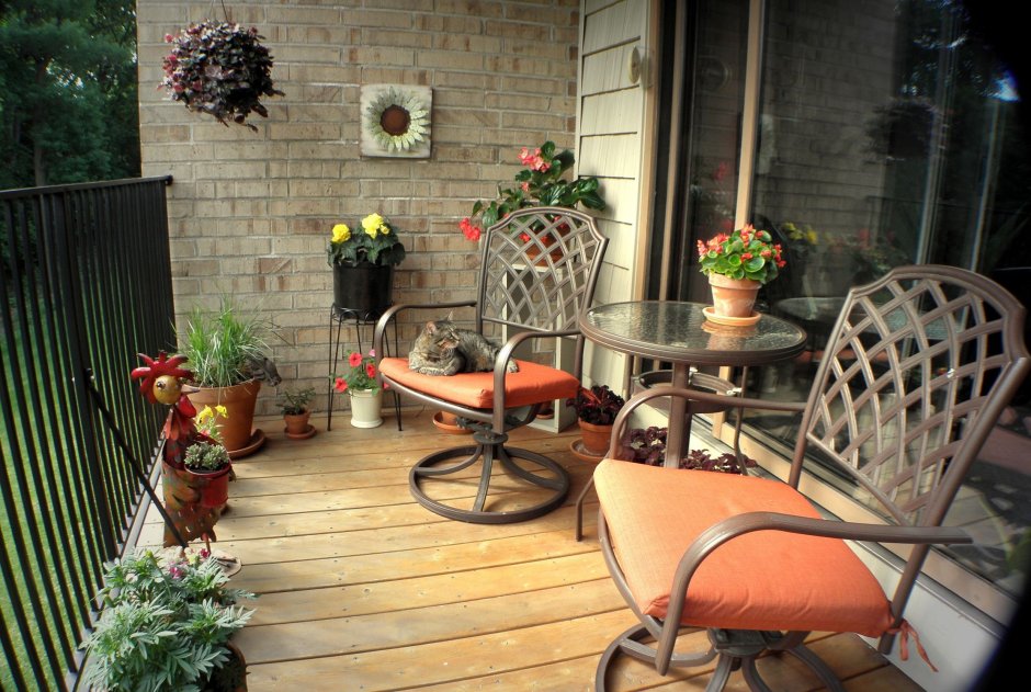 Небольшой уютный балкон