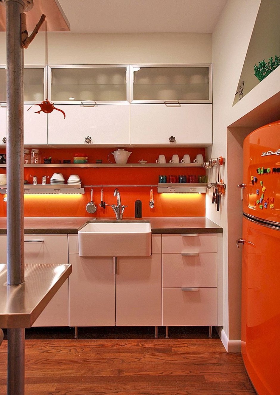 Оранжевый Смег на кухне