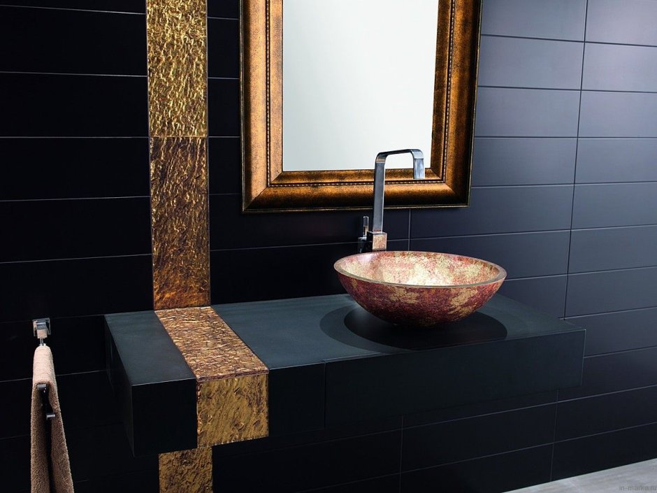 Ванная комната черная с золотом